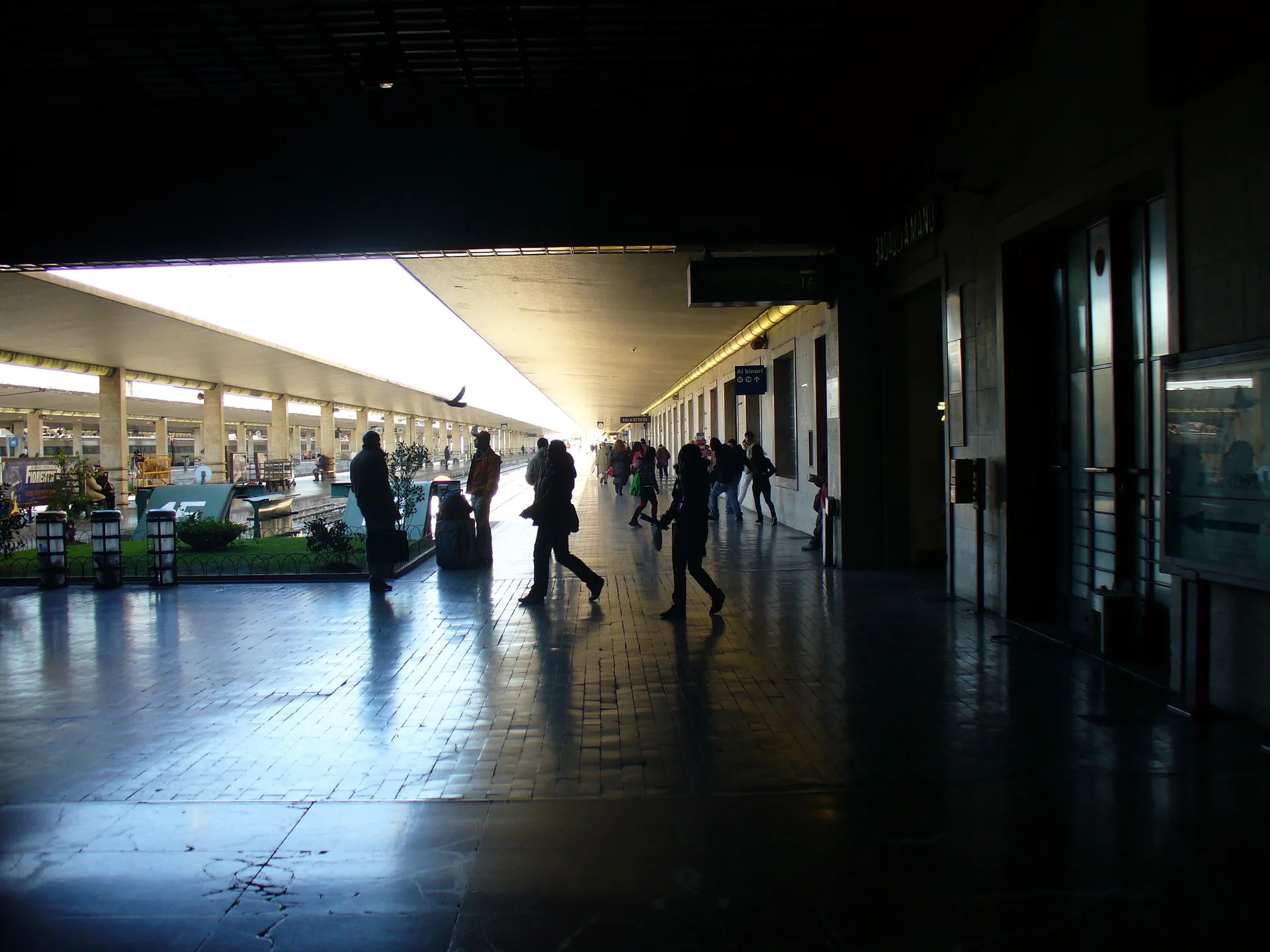Banchine interne della stazione ferroviaria di Firenze Santa Maria Novella.