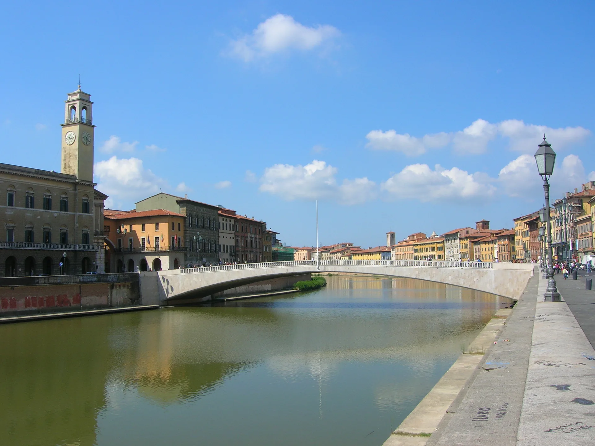 Ponte di Mezzo spanning the Arno River in Pisa