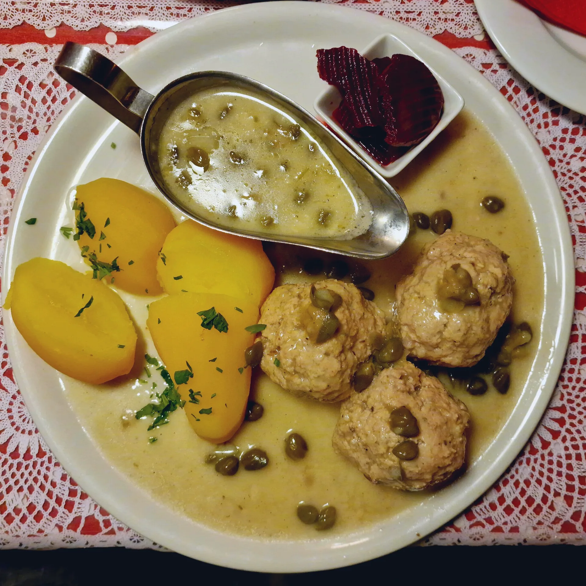 Königsberger Klopse served at Restaurant Dicke Paula in Berlin.