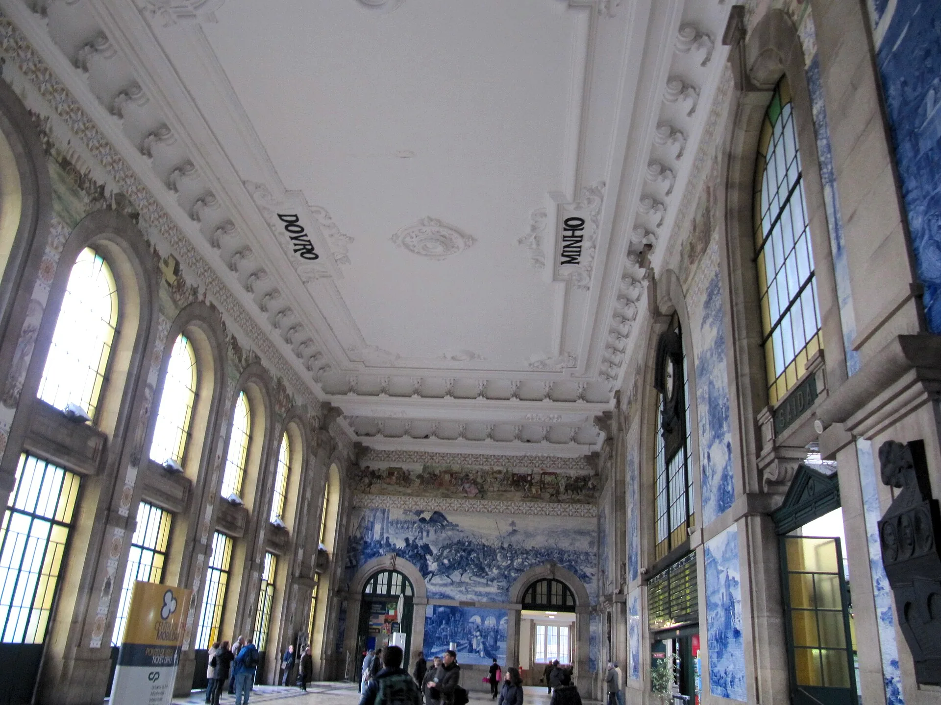 Blue-and-white azulejo panels covering the great hall of São Bento station.