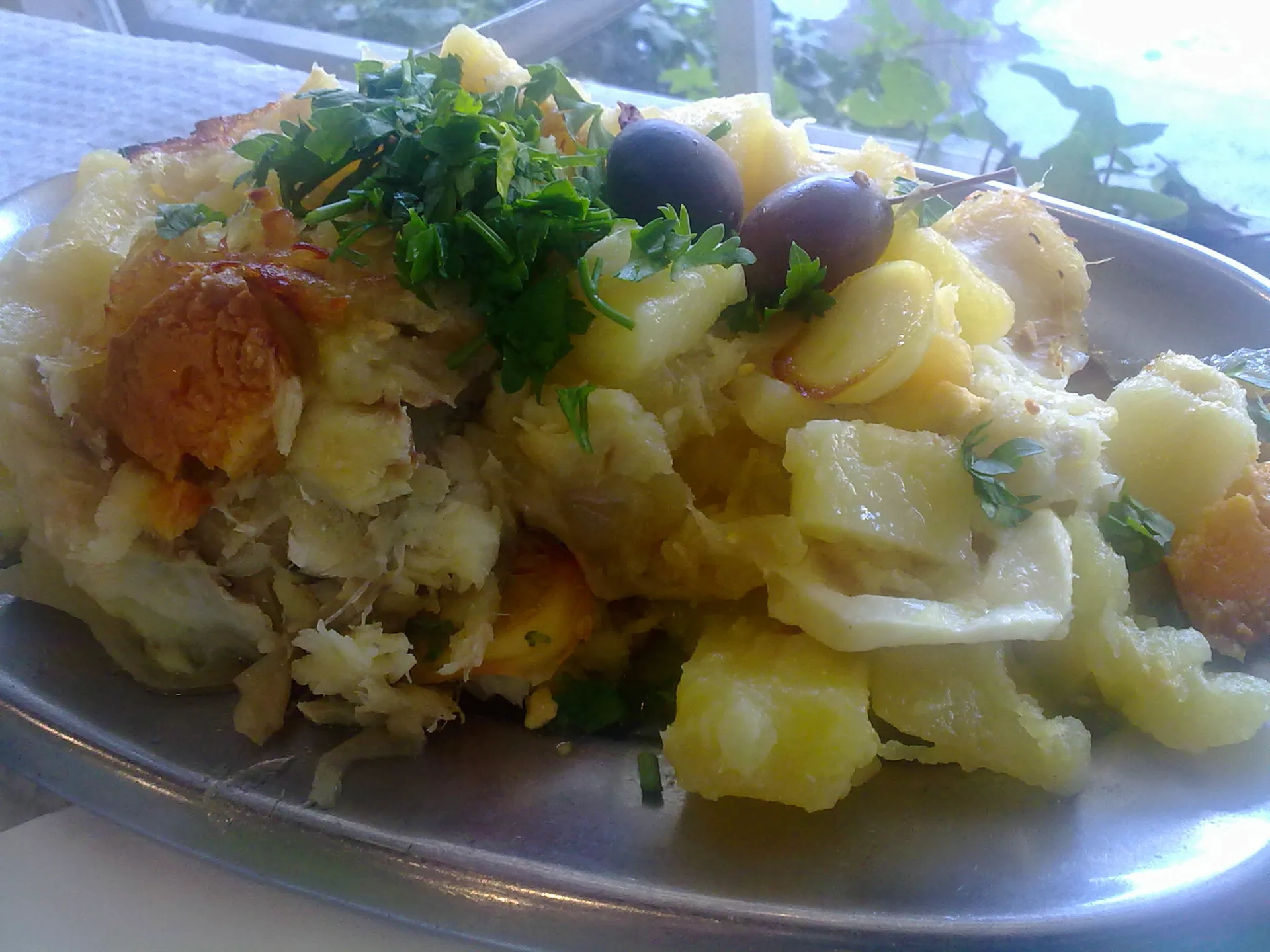 A serving of Bacalhau à Gomes de Sá.