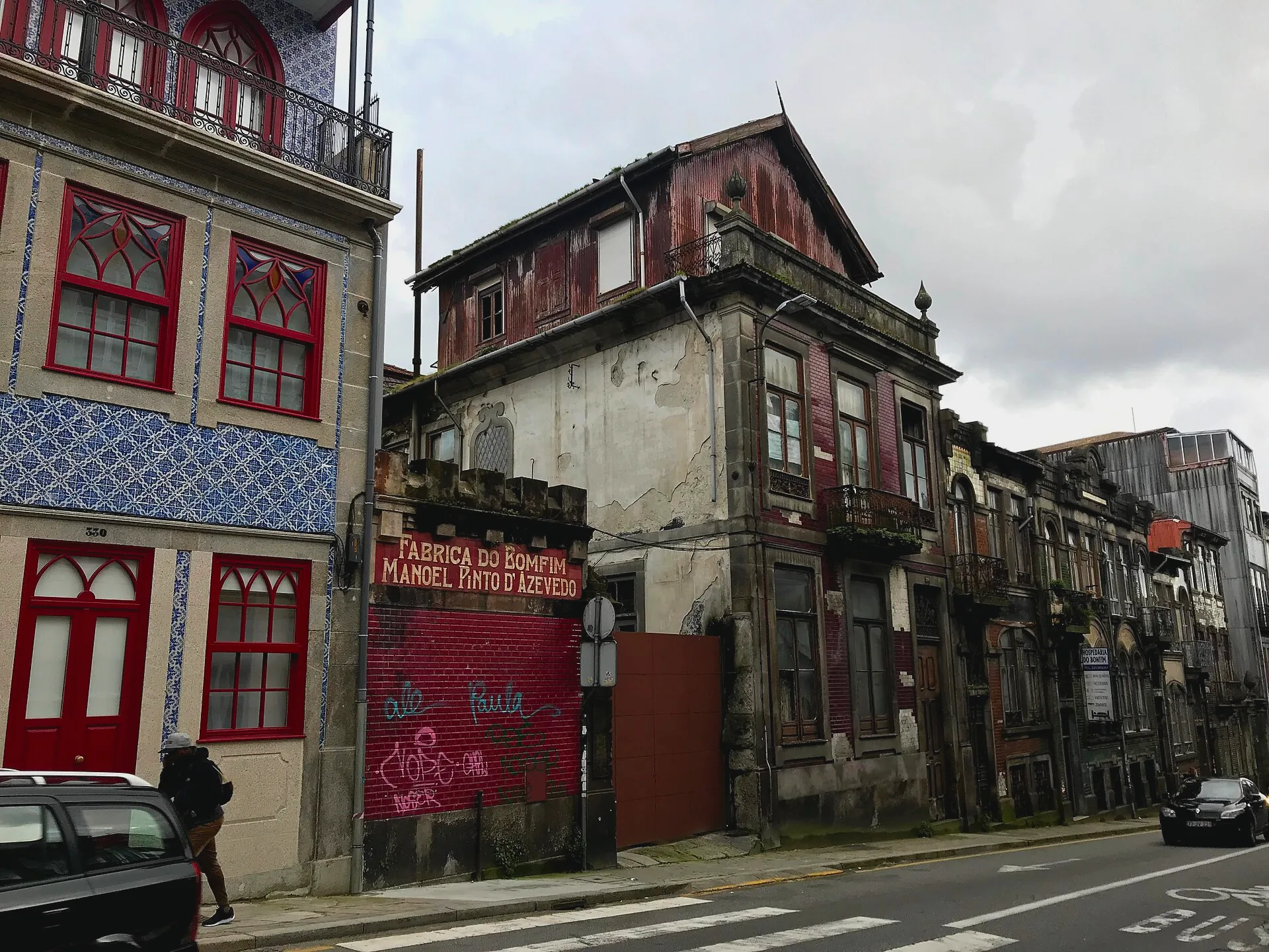 Street scene on Rua do Bonfim in Porto.