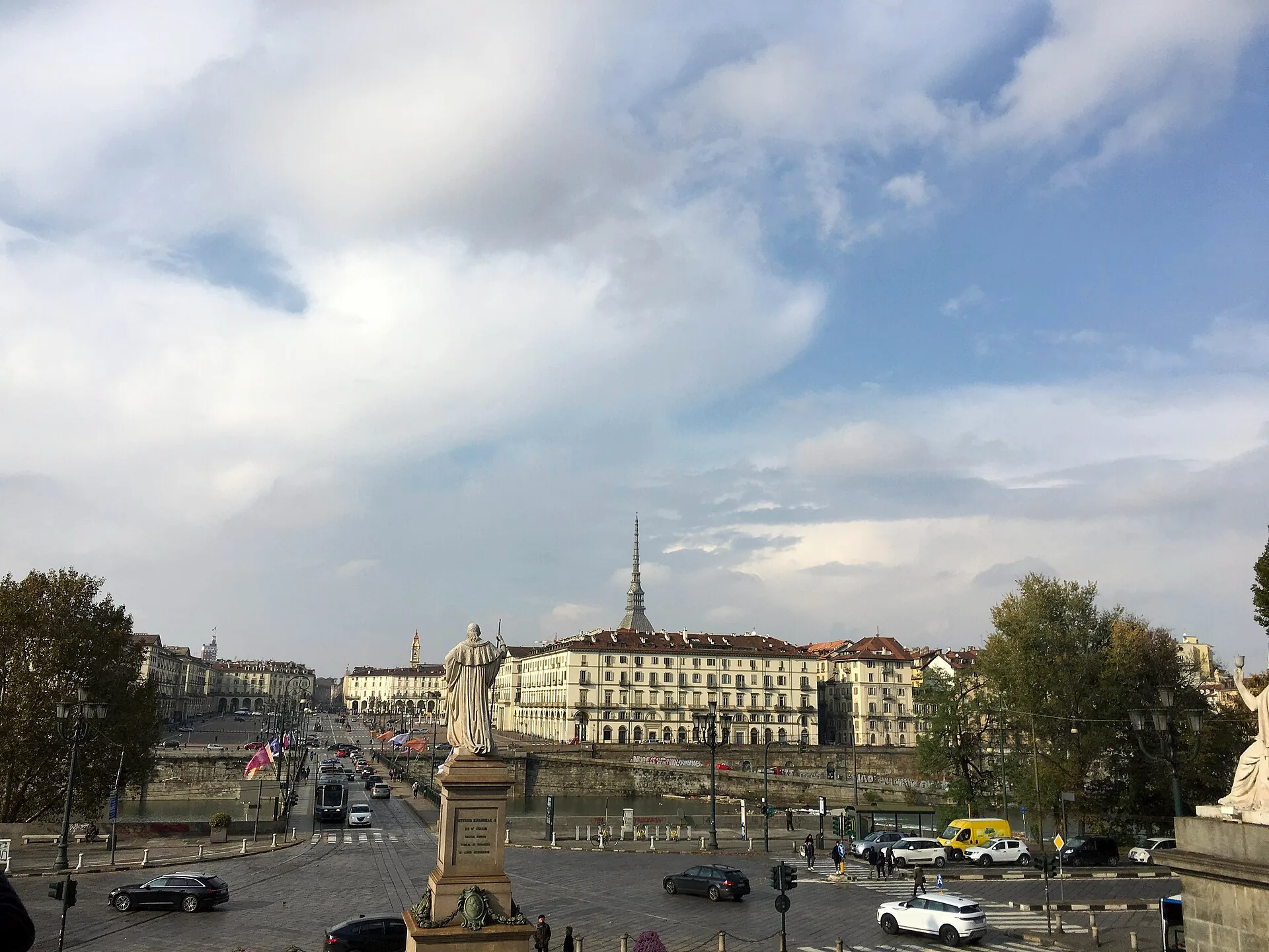 Piazza Vittorio Veneto viewed from the Gran Madre church, with the Vittorio Emanuele I bridge in the foreground.