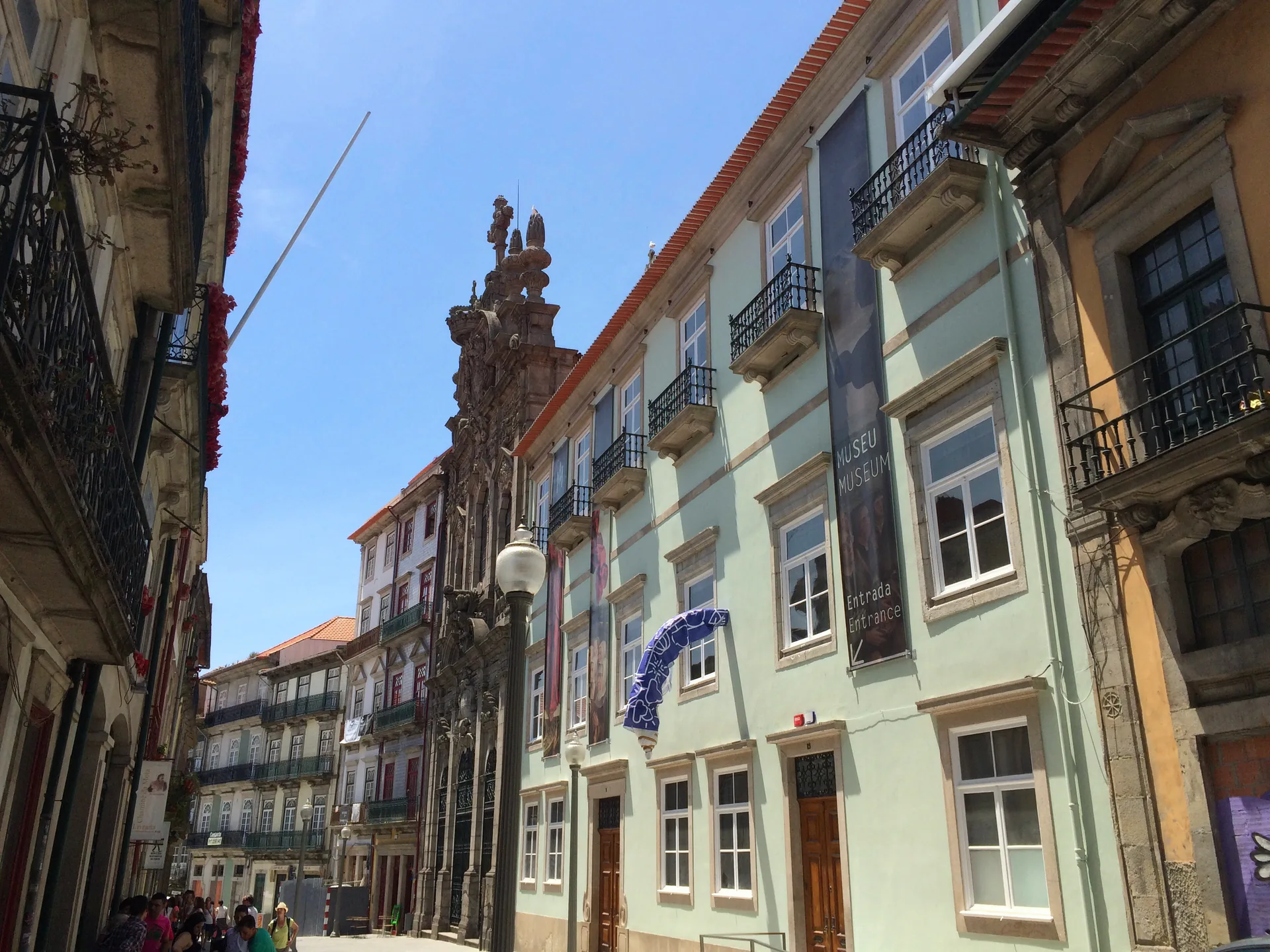 Rua das Flores in Porto, lined with historic buildings.