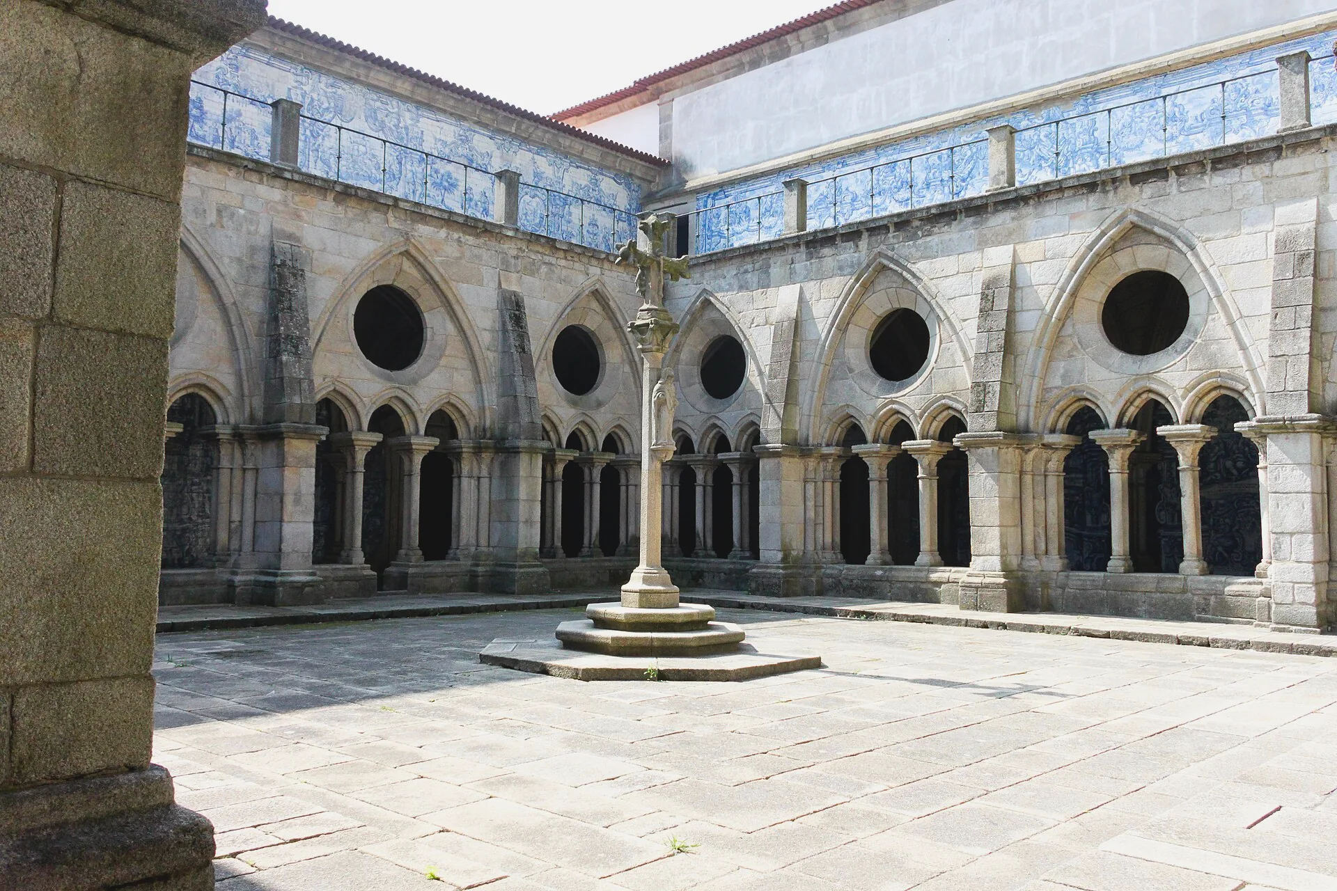 The Gothic cloister galleries of Porto Cathedral.