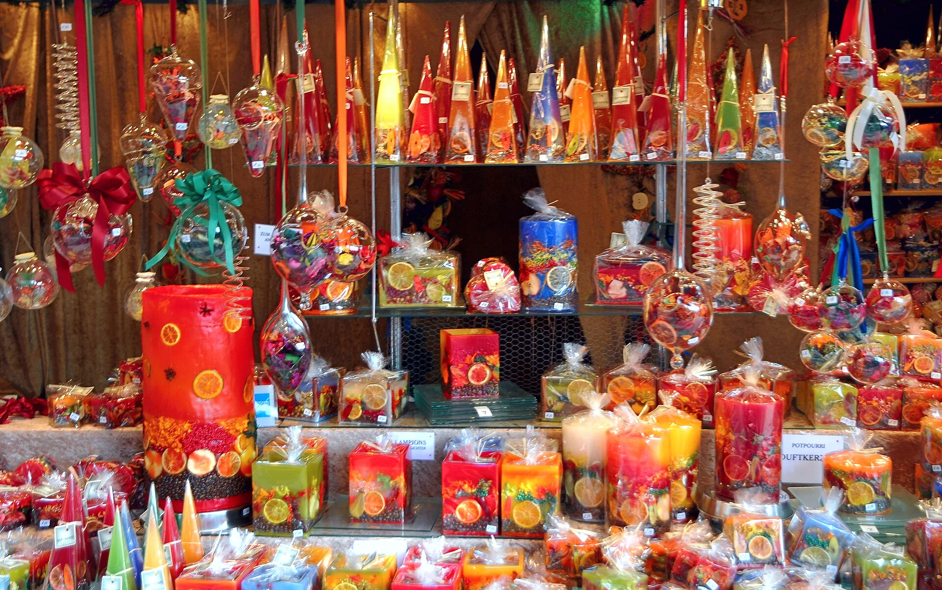 Stalls and visitors at Vienna’s Christkindlmarkt in front of the town hall.