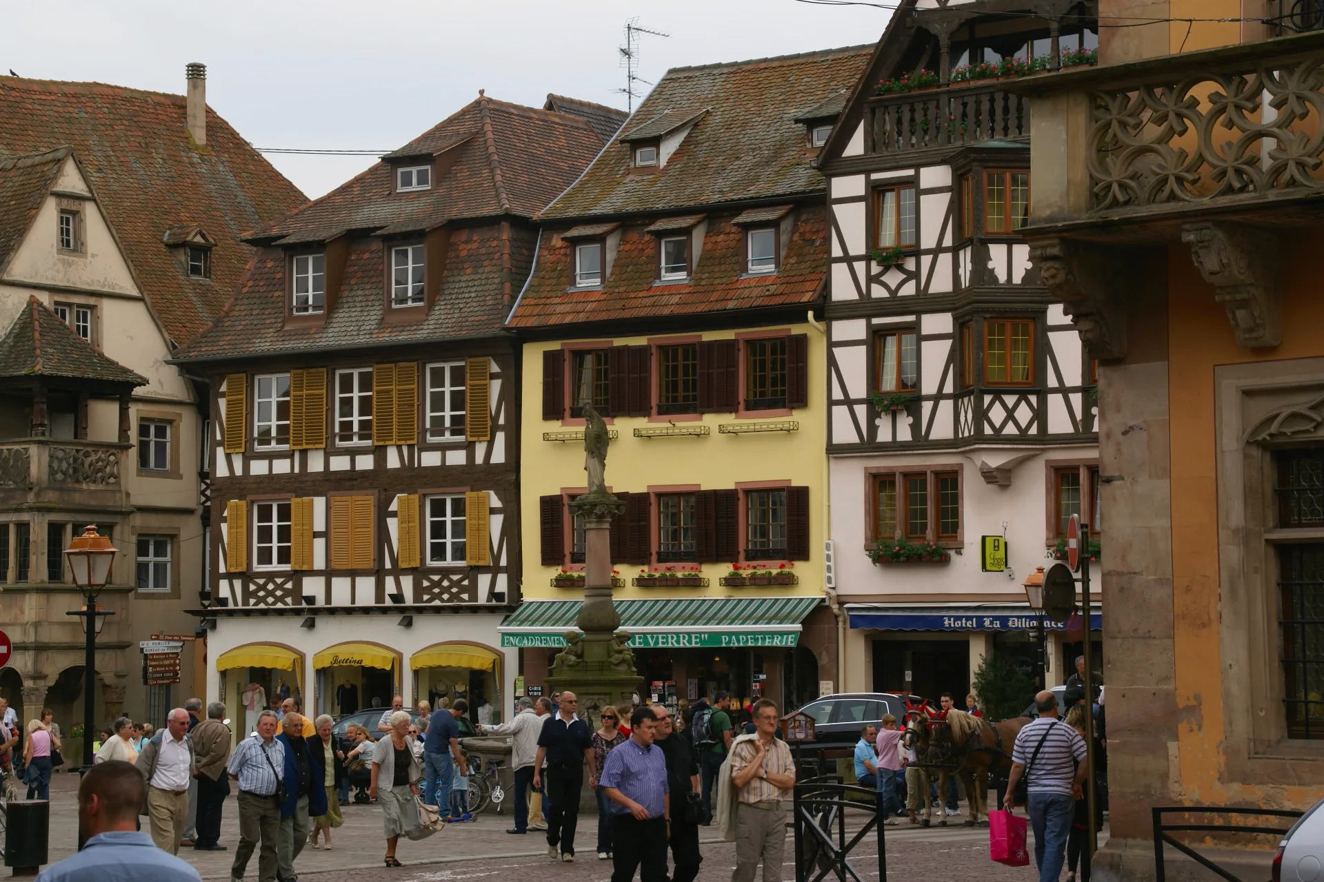 Place du Marché in Obernai, with buildings lining the town square.
