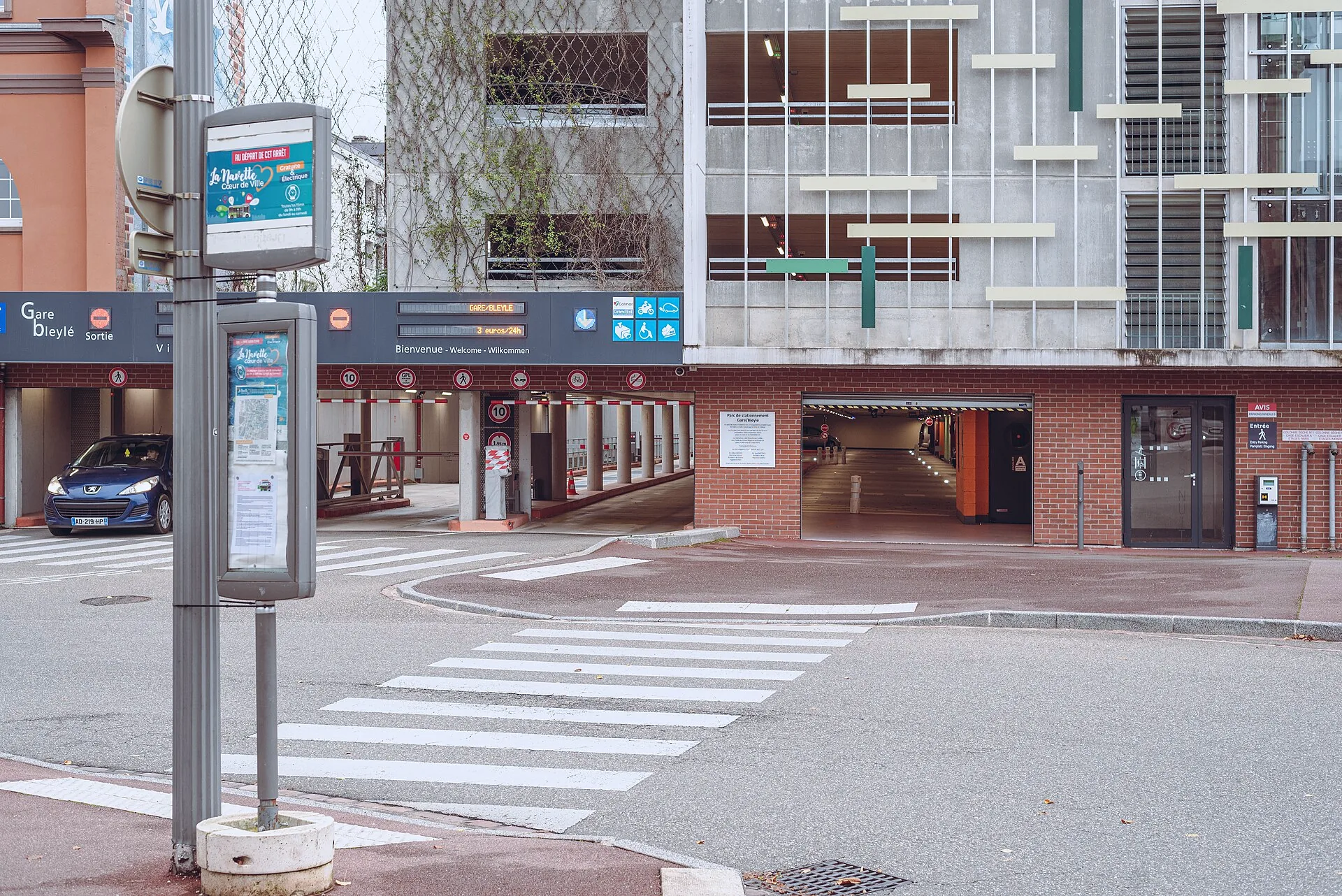 Entrance to the Gare Bleylé car park in Colmar, seen across a zebra crossing.