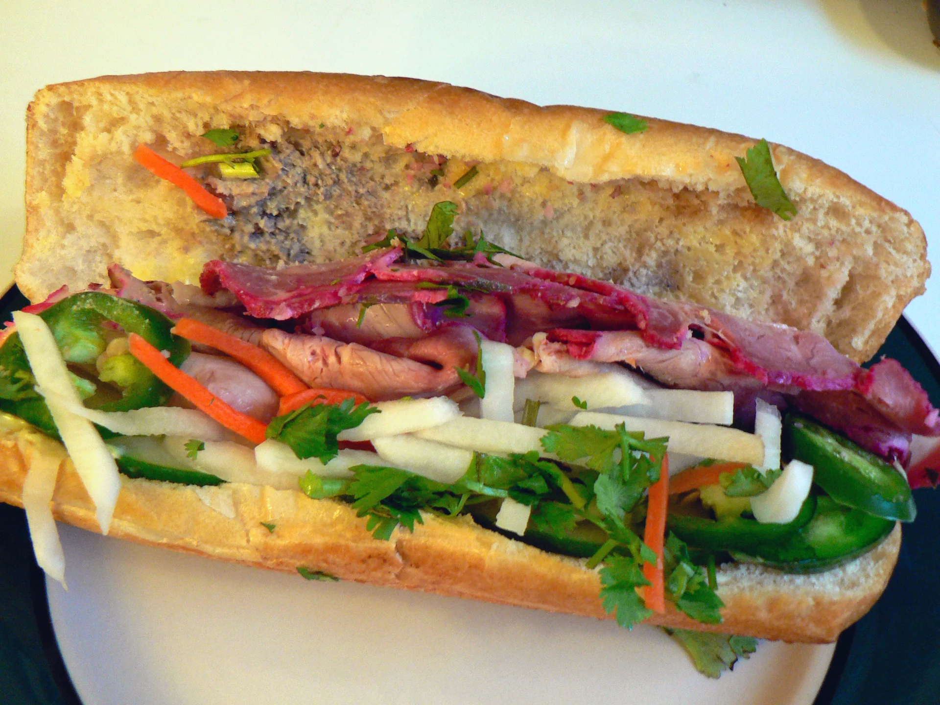 A bánh mì sandwich.