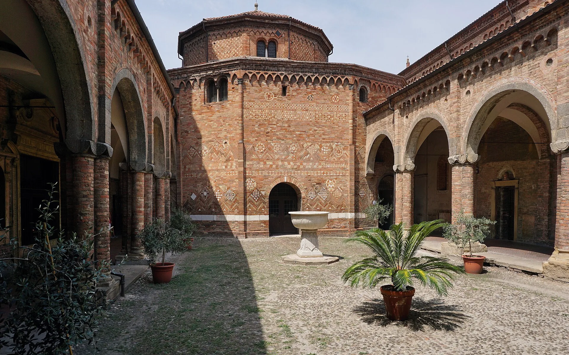 The courtyard known as Pilate’s Courtyard, with the Basilica of the Holy Sepulchre within the Santo Stefano complex.
