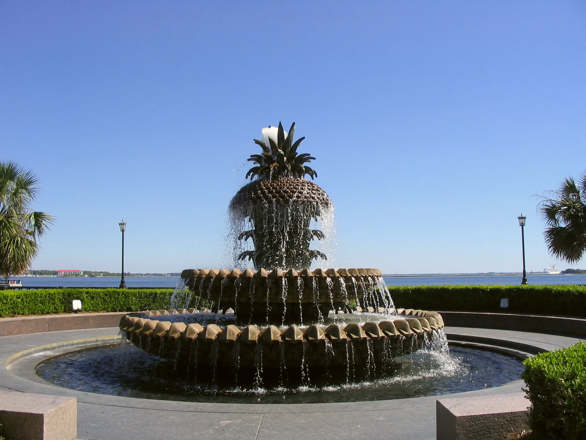 The pineapple-shaped fountain in Charleston’s Waterfront Park.
