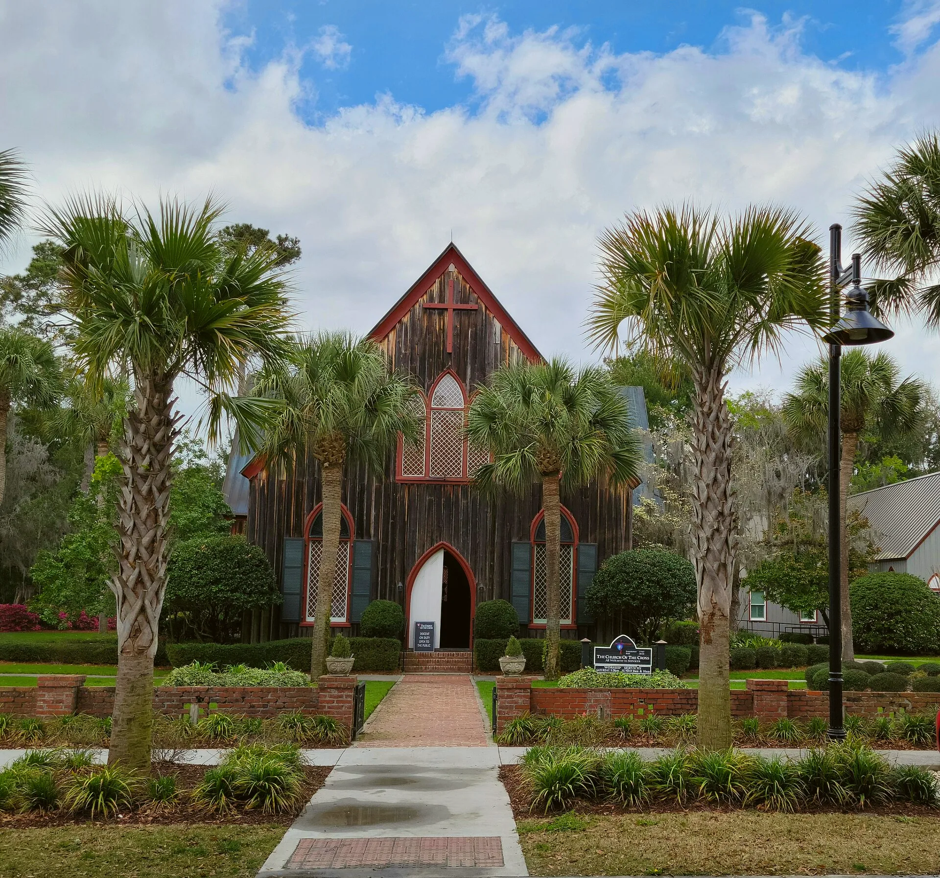 Front view of the Church of the Cross in Bluffton, South Carolina.