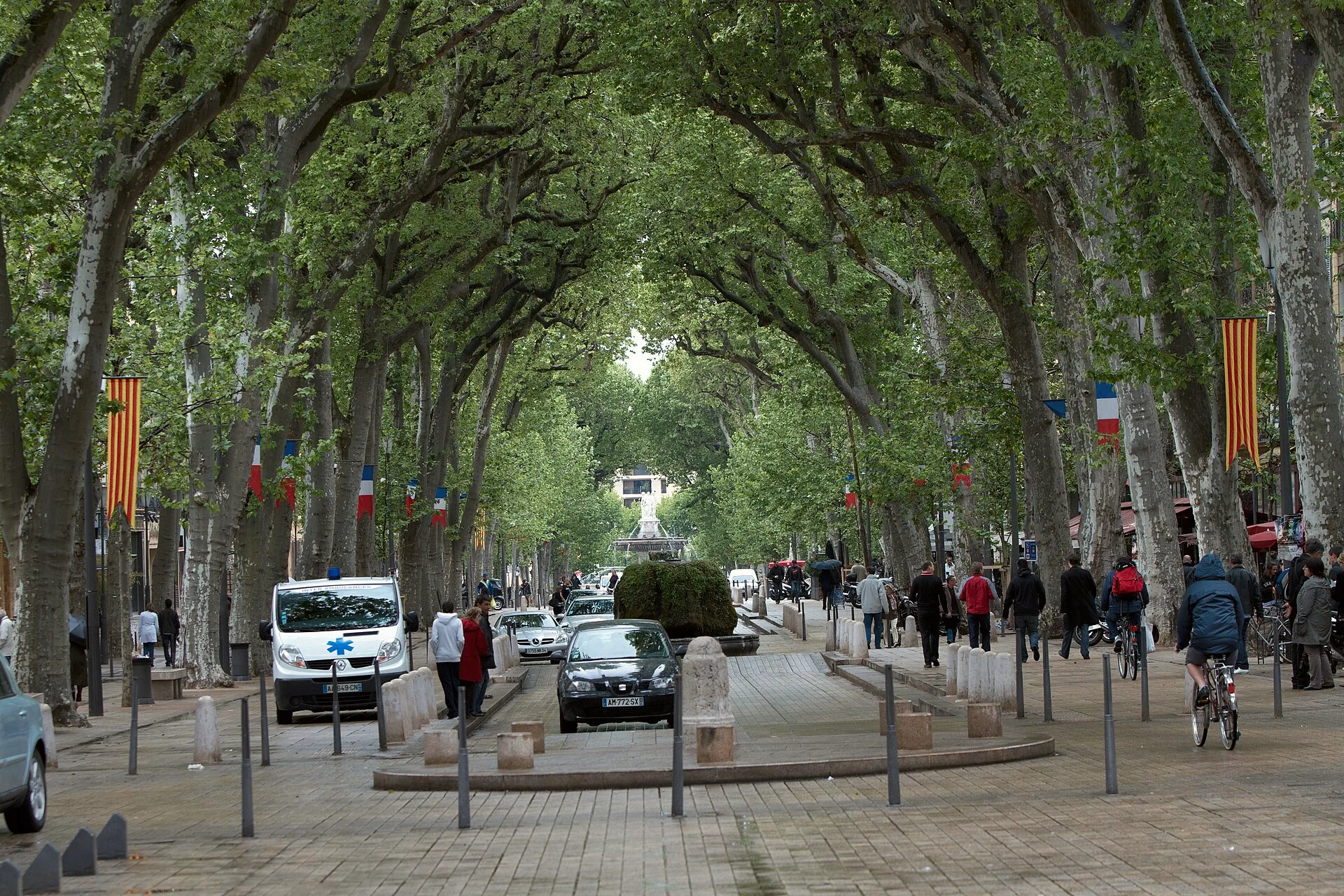 Cours Mirabeau in Aix-en-Provence, lined with trees and buildings.