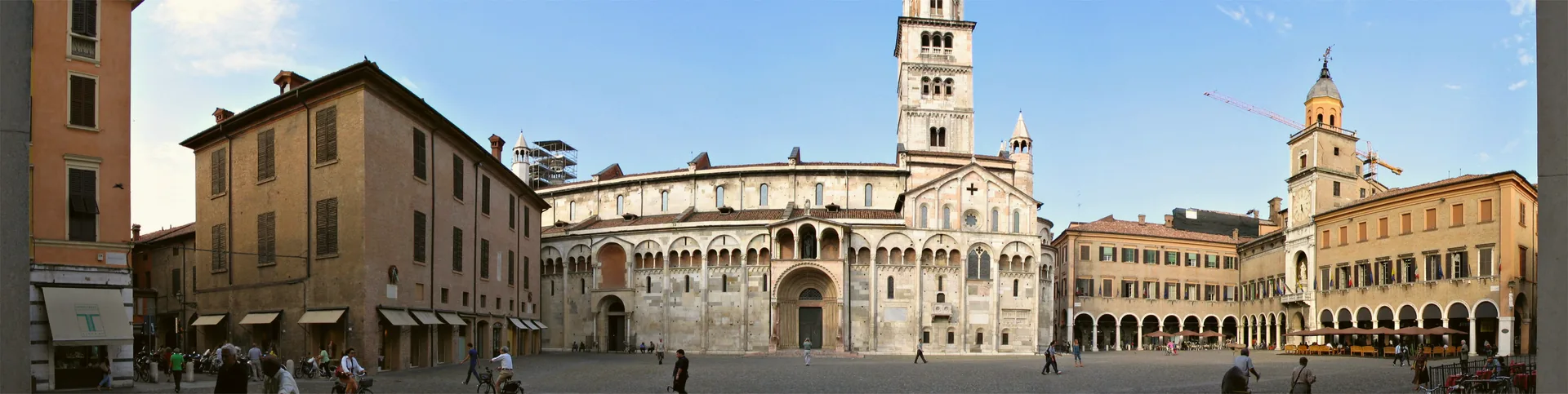 Piazza Grande in Modena with the cathedral and surrounding historic buildings.