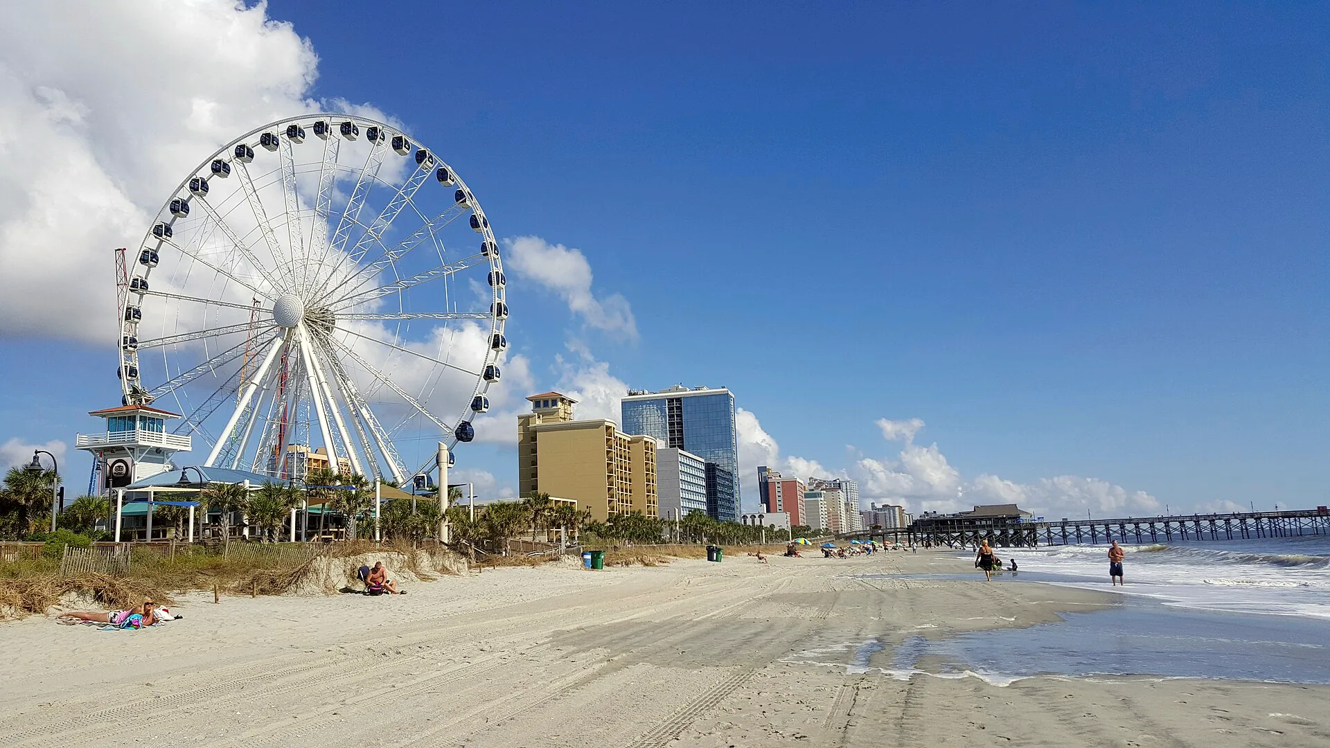 The SkyWheel on the Myrtle Beach shoreline.