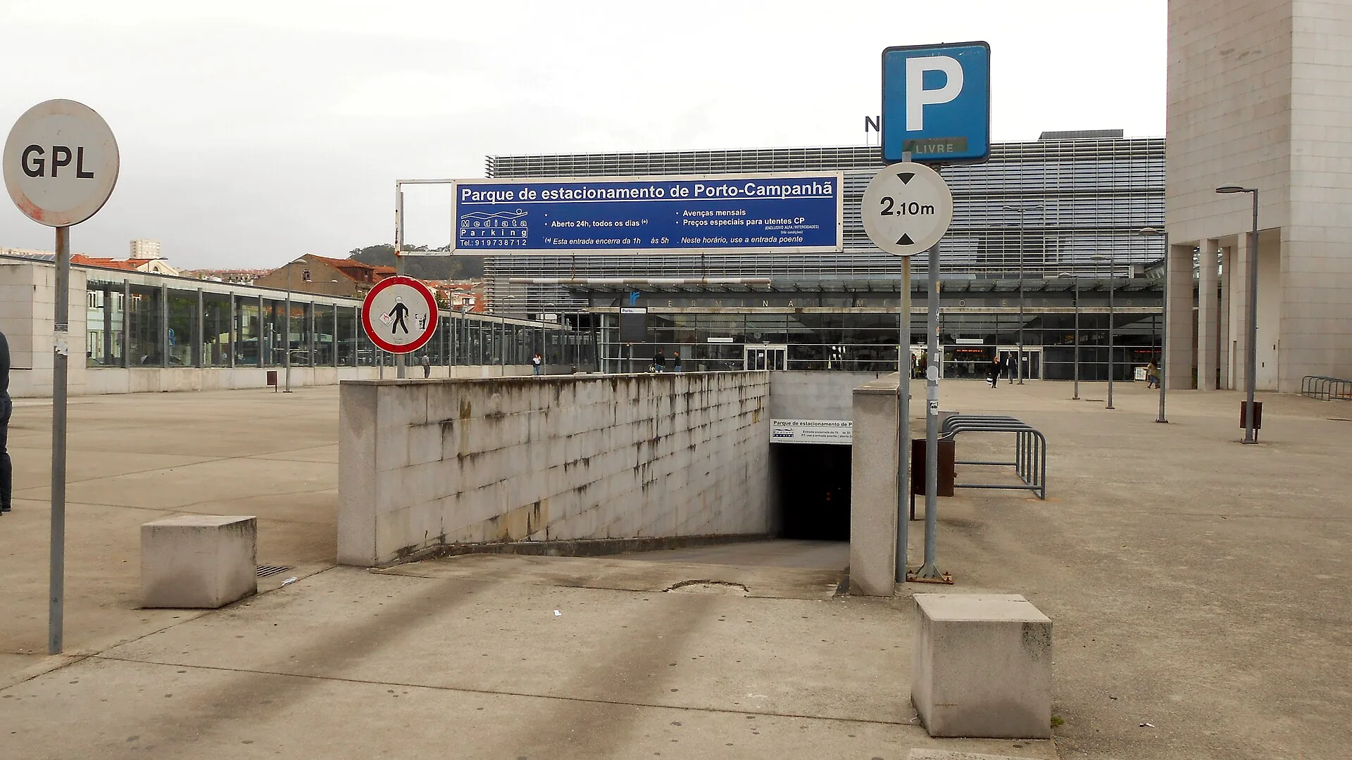Cars parked in an underground car park by Porto-Campanhã station.