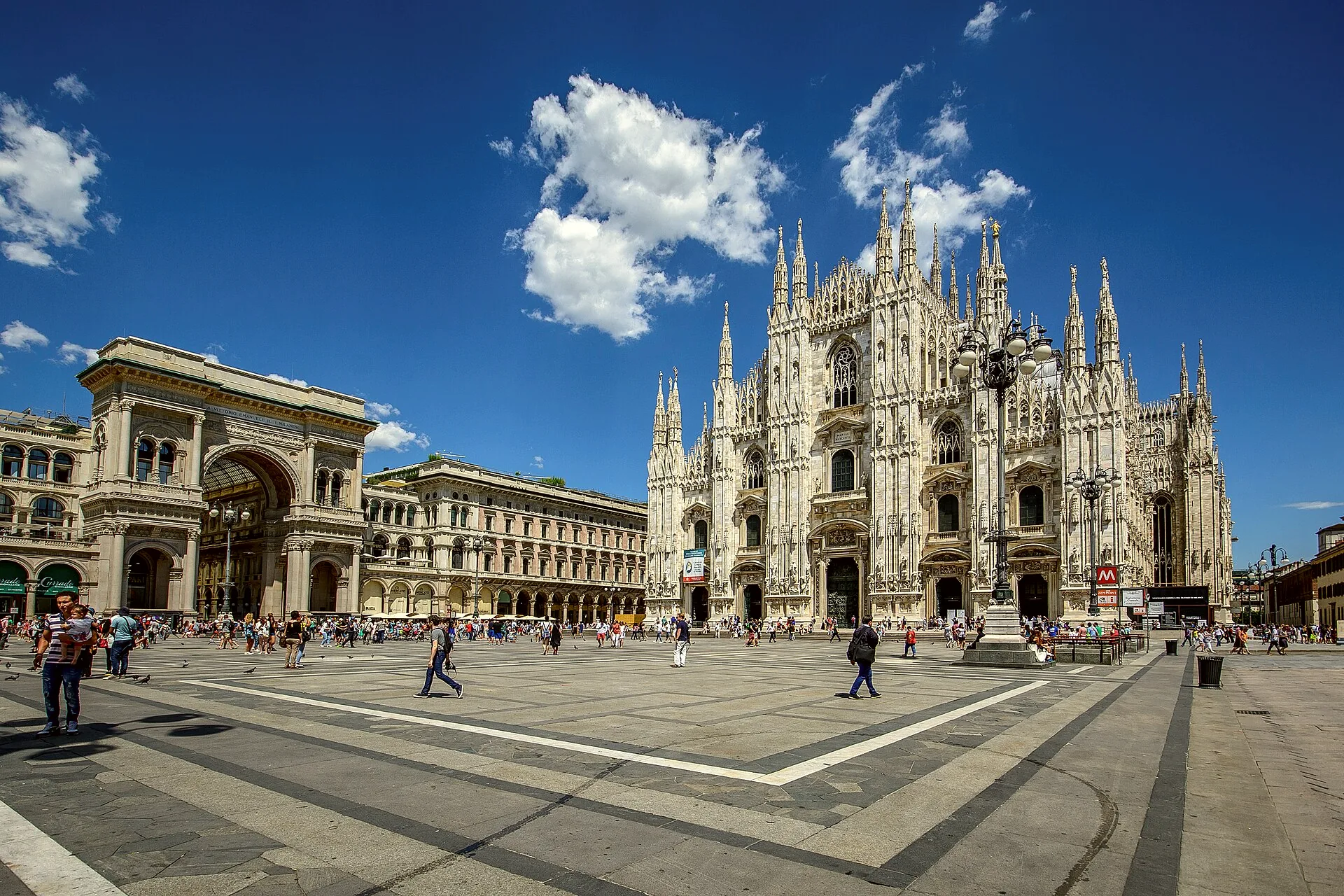 Piazza del Duomo, with the Galleria Vittorio Emanuele II on the left and Milan Cathedral on the right.