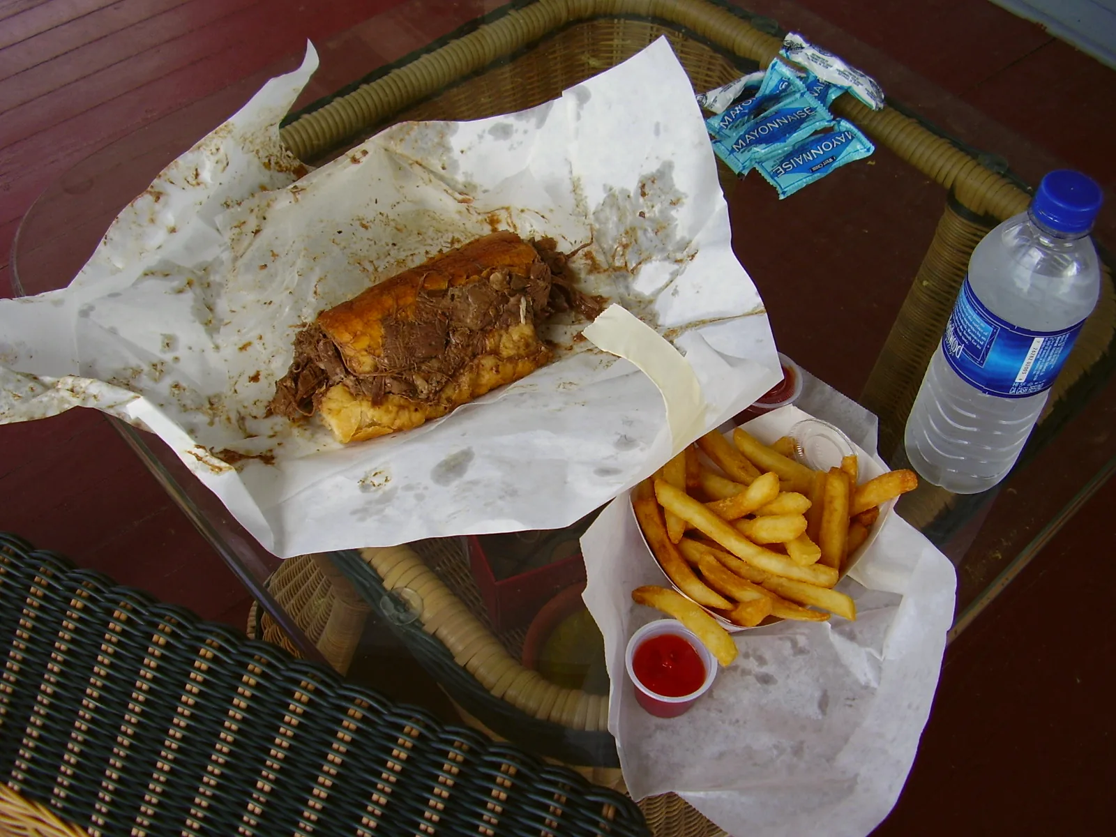 A roast beef po’ boy served with fries