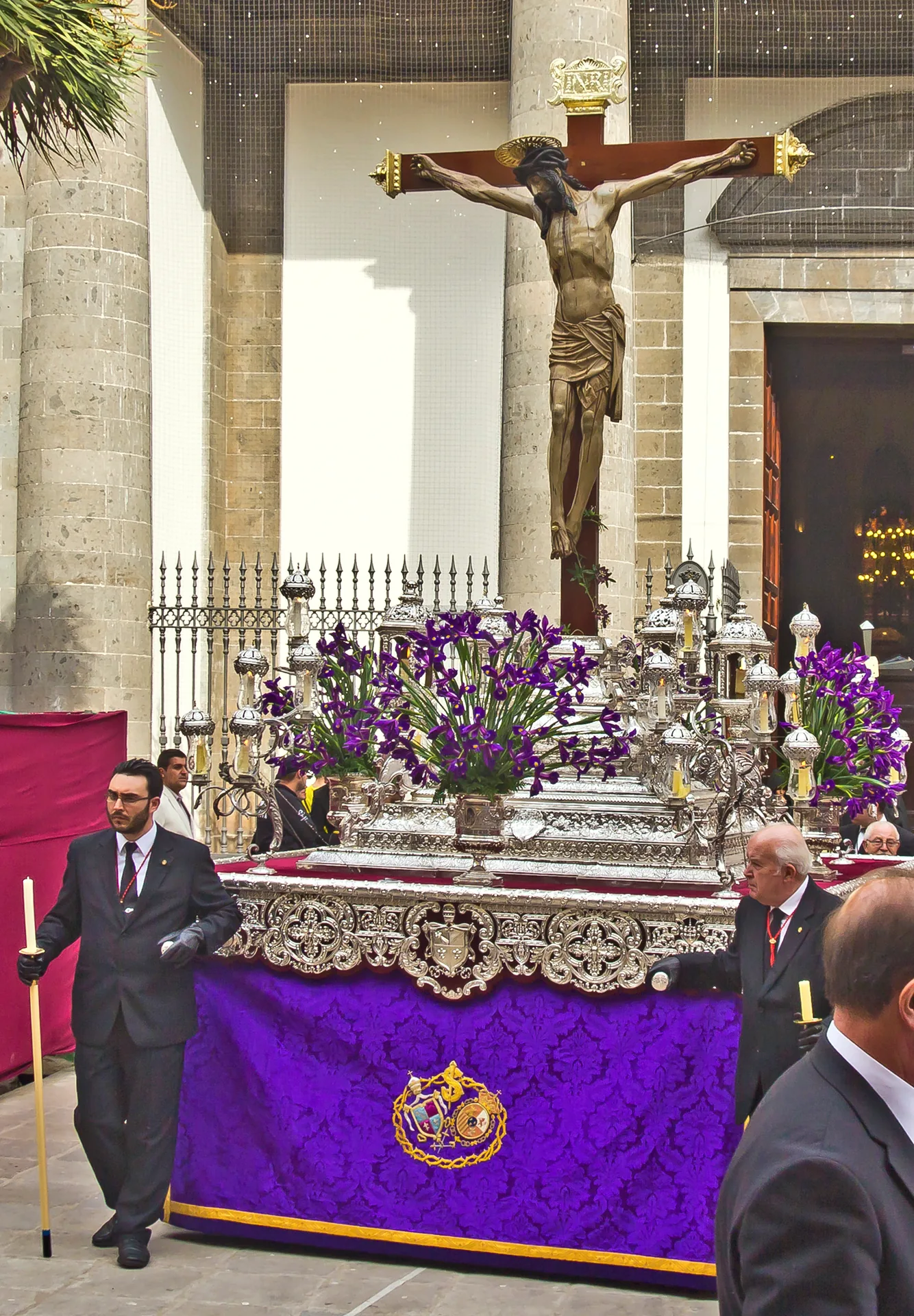 The float bearing the Santísimo Cristo de La Laguna carried in procession