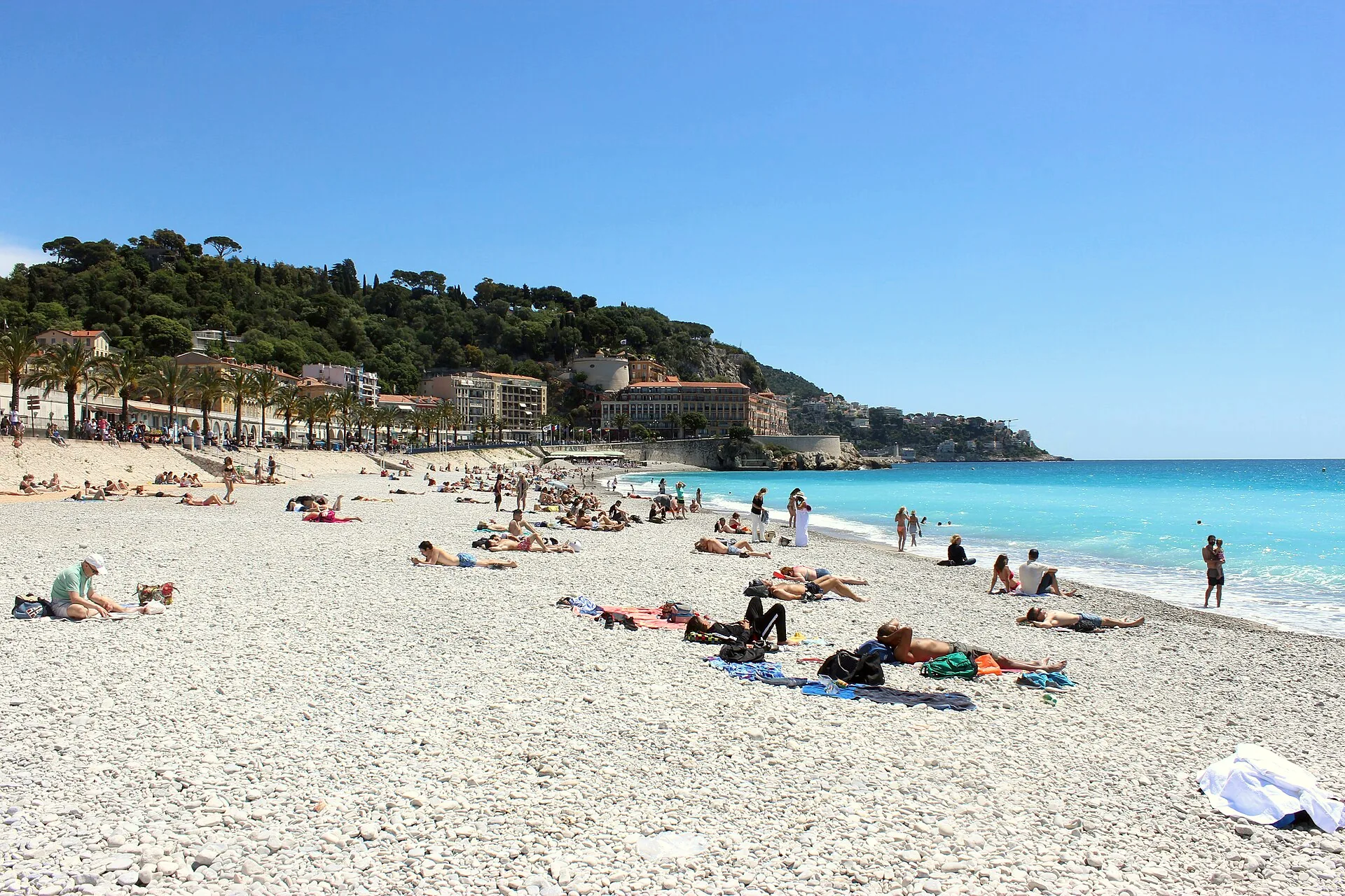 Beach and seafront beside the Promenade des Anglais in Nice.