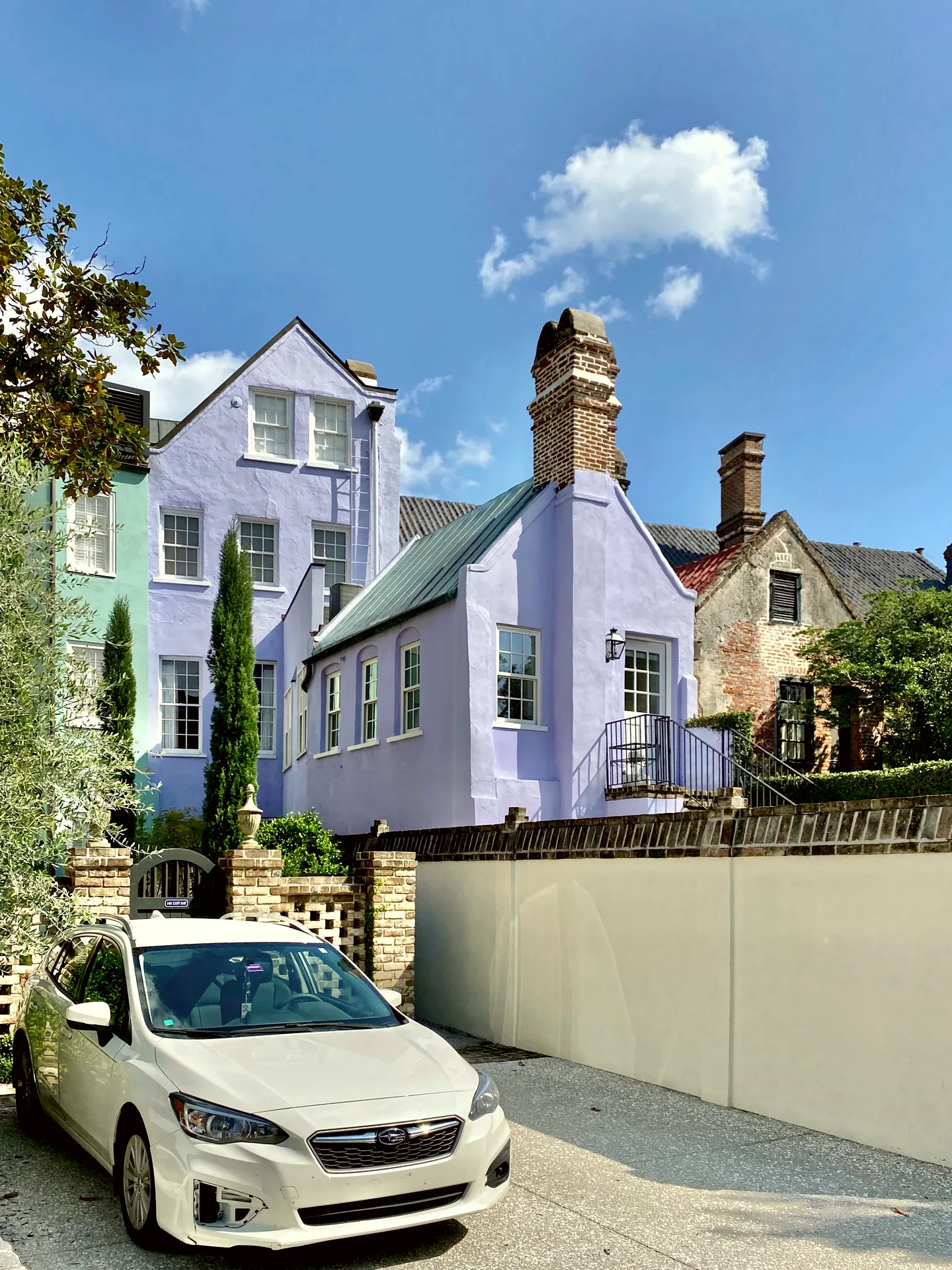 Colourful Georgian row houses along Rainbow Row in Charleston.