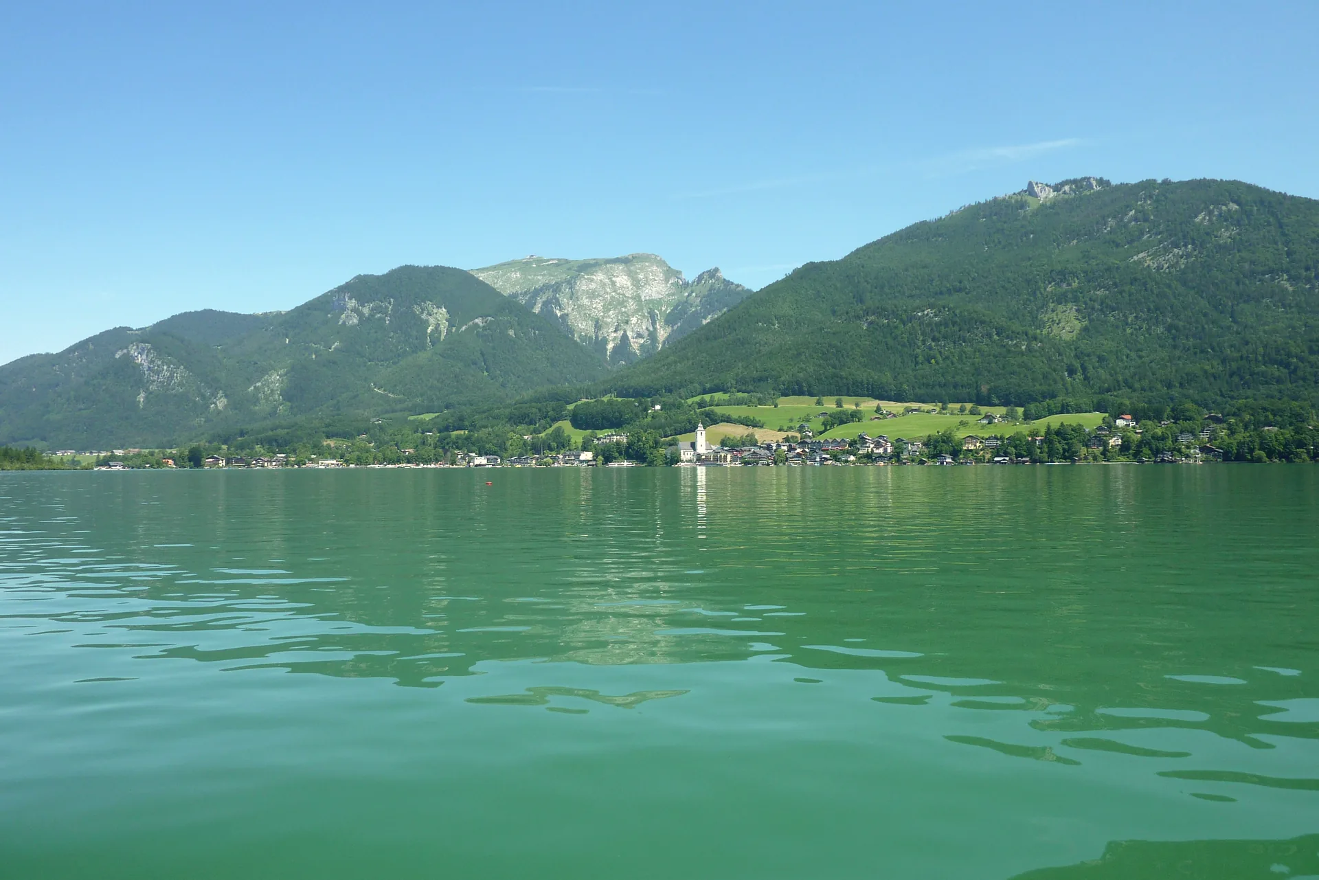 Sankt Wolfgang on the shore of Wolfgangsee, with the Schafberg behind the town.