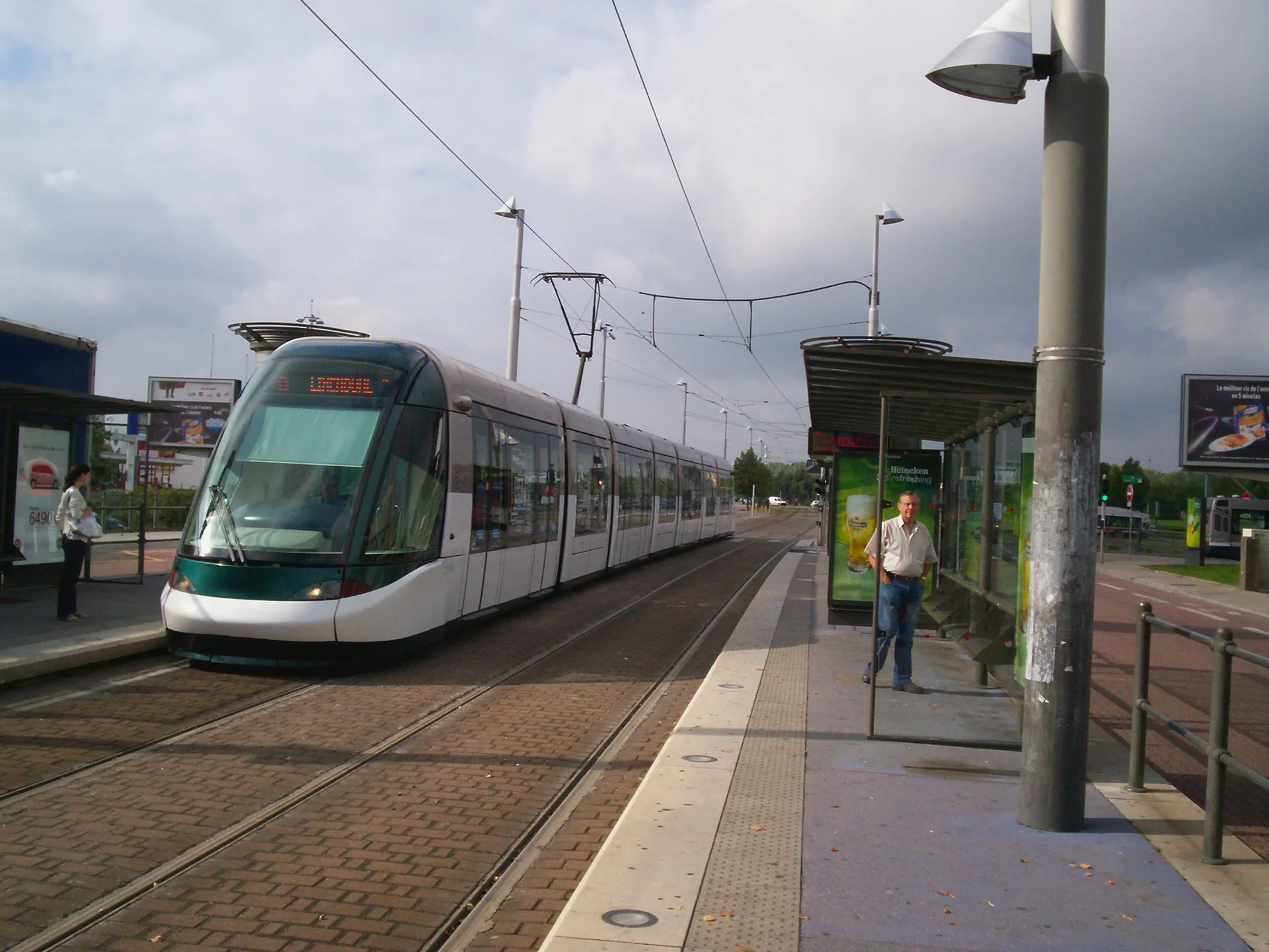 A Strasbourg tram on line A at Baggersee, heading towards Illkirch.
