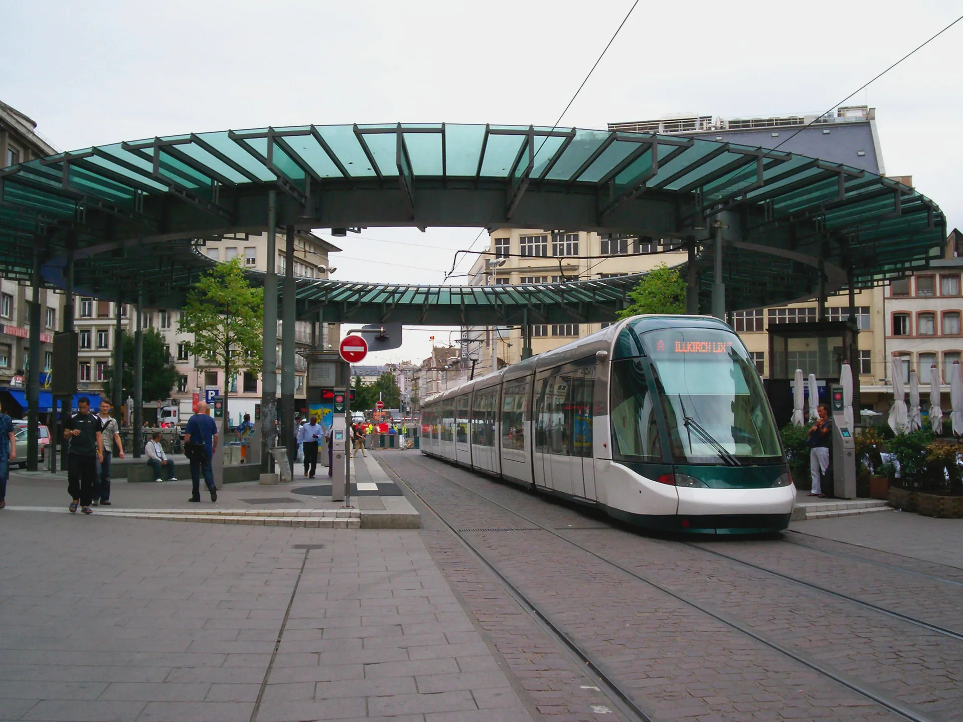 A Strasbourg tram at the Homme de Fer station.